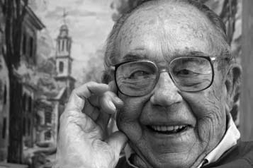 Photo of Dr. Howard 'Hoddy' Jones ’39 P’67 in front of a painting